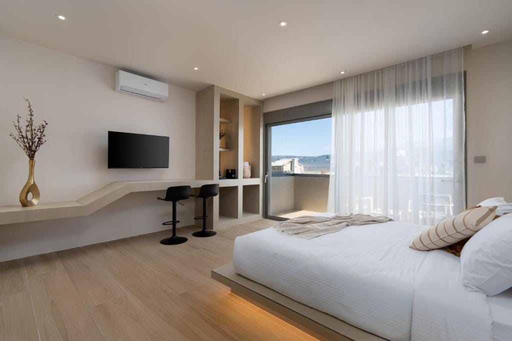Suite with Private Steam Room & Pool View