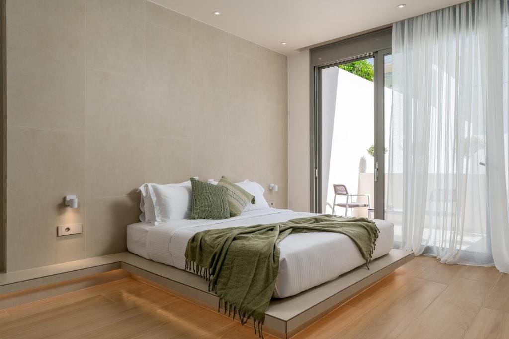 Suite with Private Steam Room and Direct Pool Access