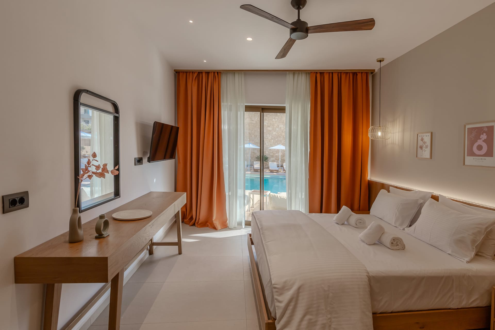 Signature Pool Suite