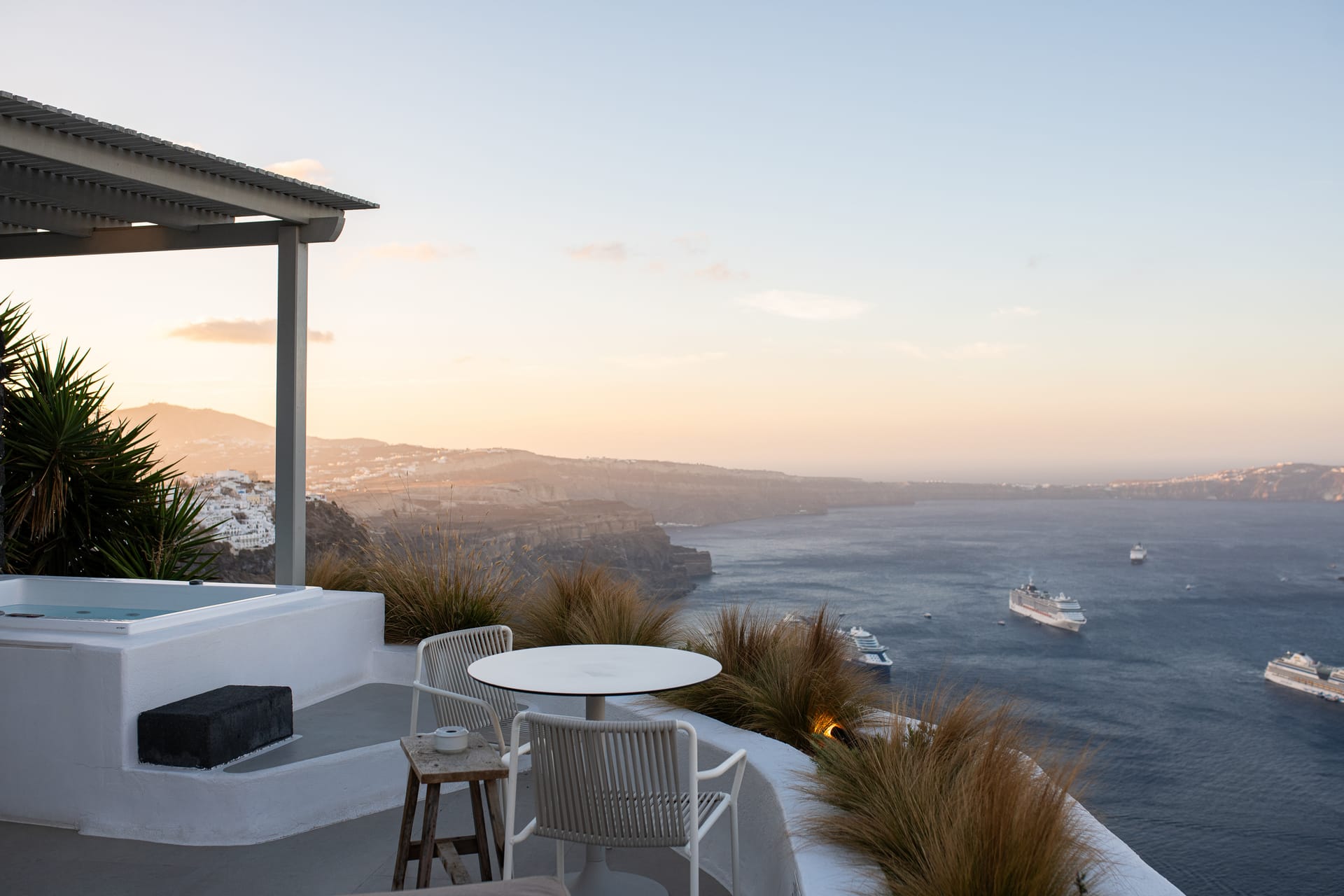 Caldera Suite with Sea View and Outdoor Jetted Plunge Pool