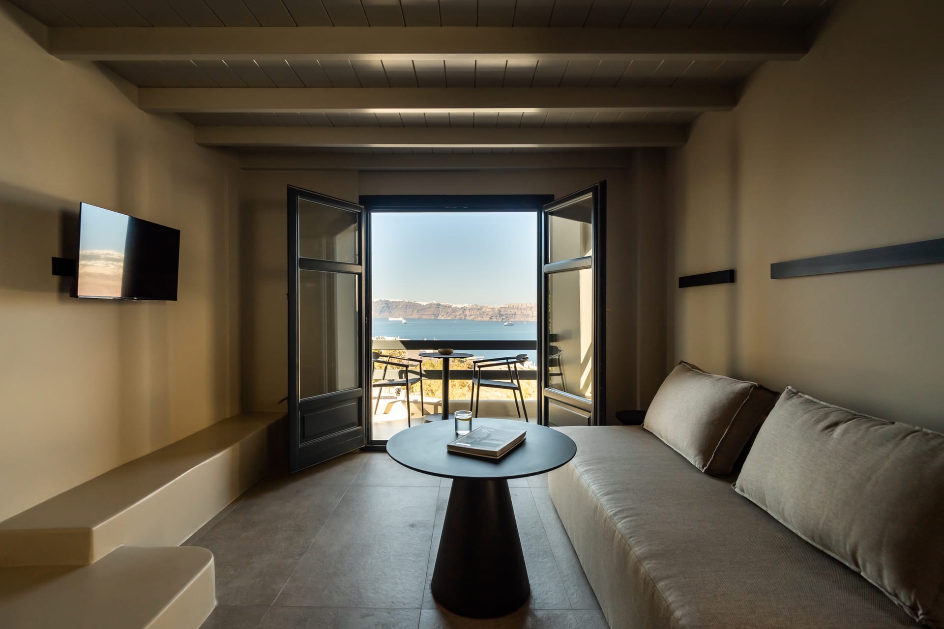 Split level Cozy Suite with Caldera View