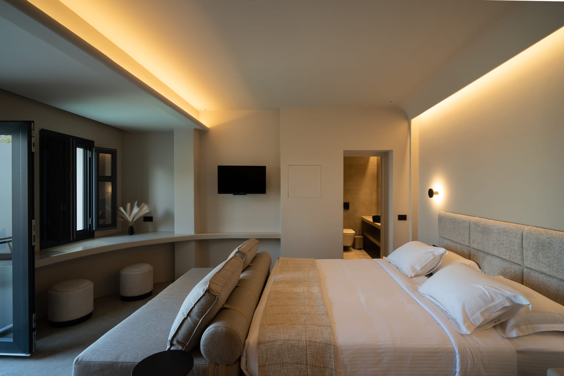 Omni Suite with Private Heated Plunge Pool and Caldera View