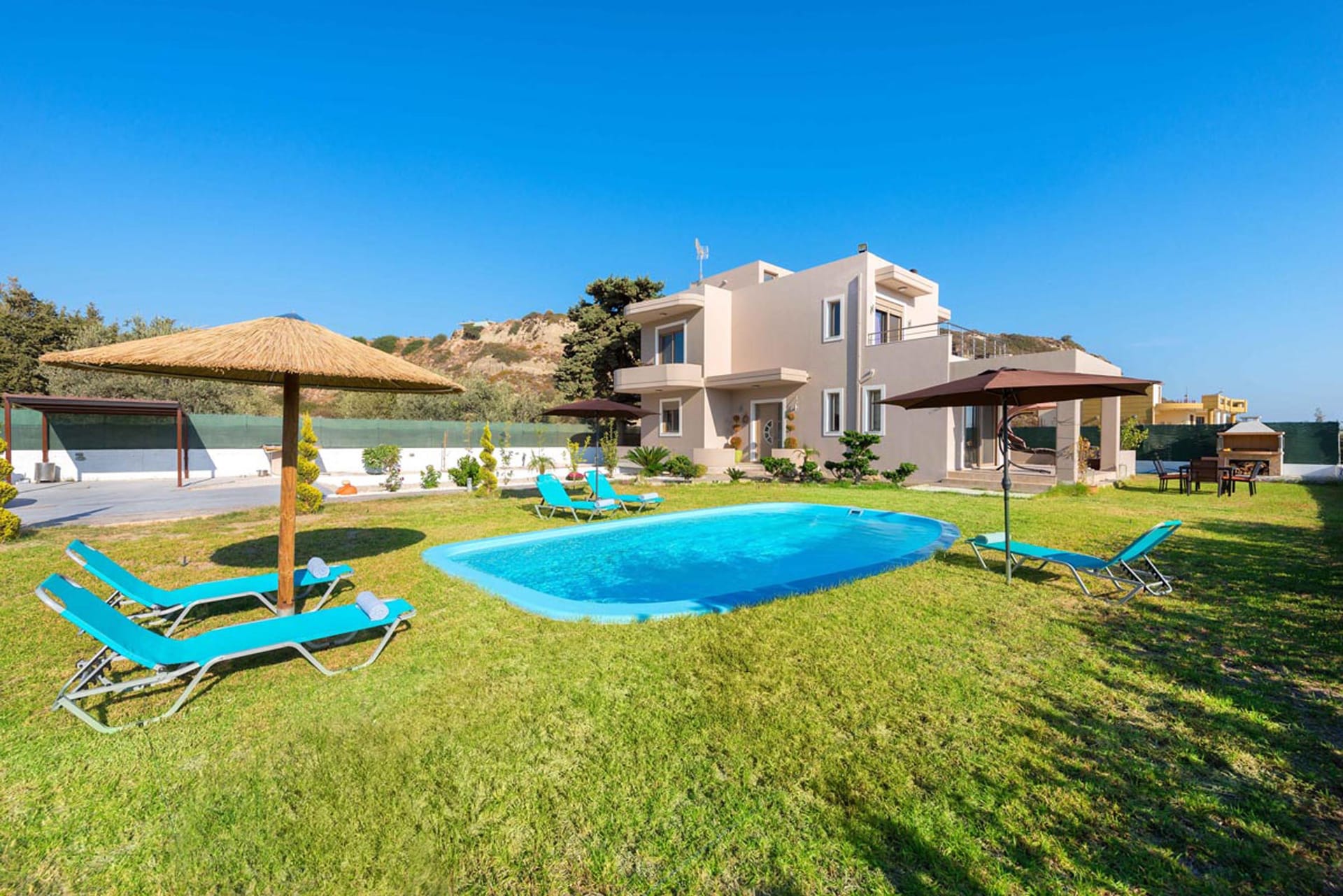 Aelia Luxury Apartment-with swimming pool