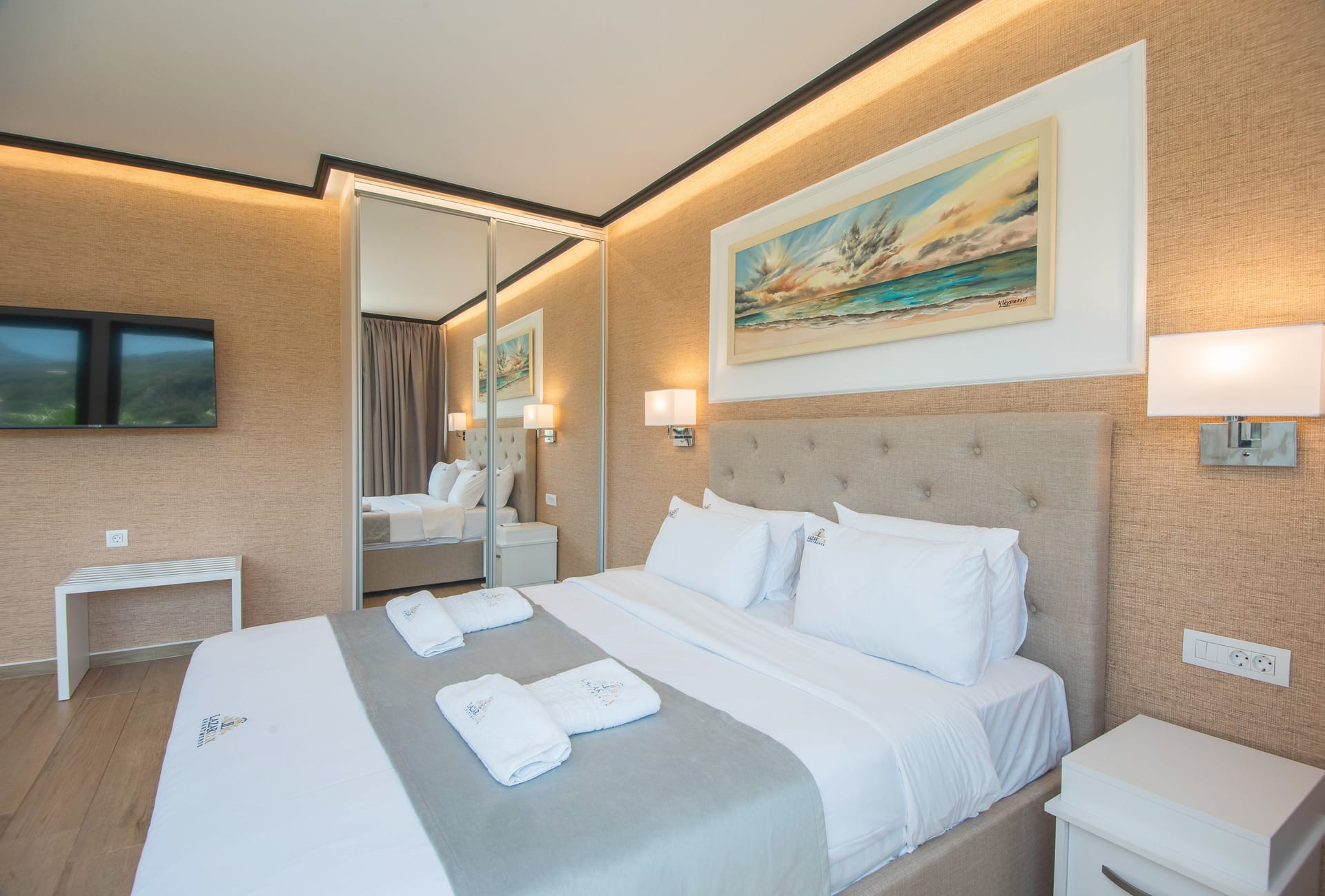 Junior Suite with Mountain or Pool View & Outdoor Jetted Tub