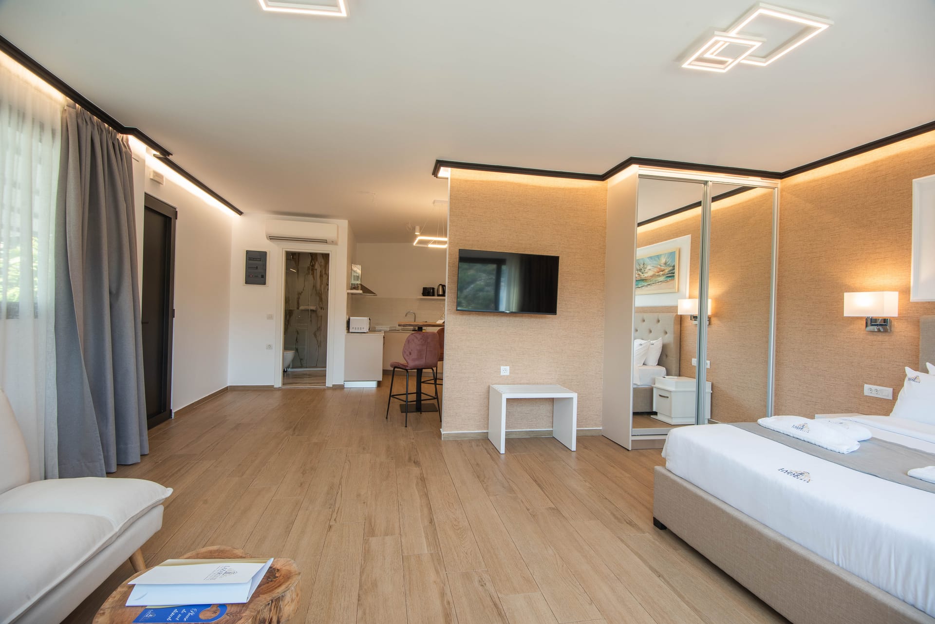 Lazar Lux Suites - JUSUIT - 3
