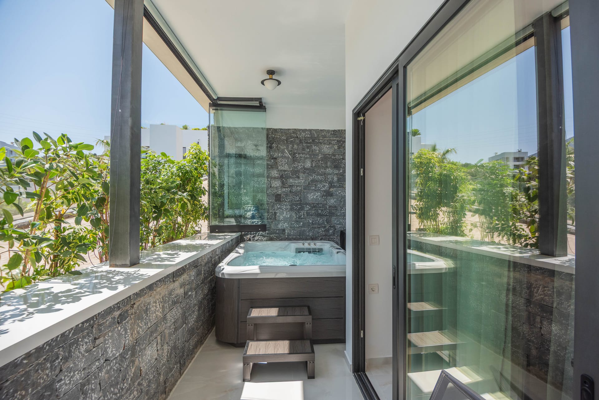 Lazar Lux Suites - JUSUIT - 12