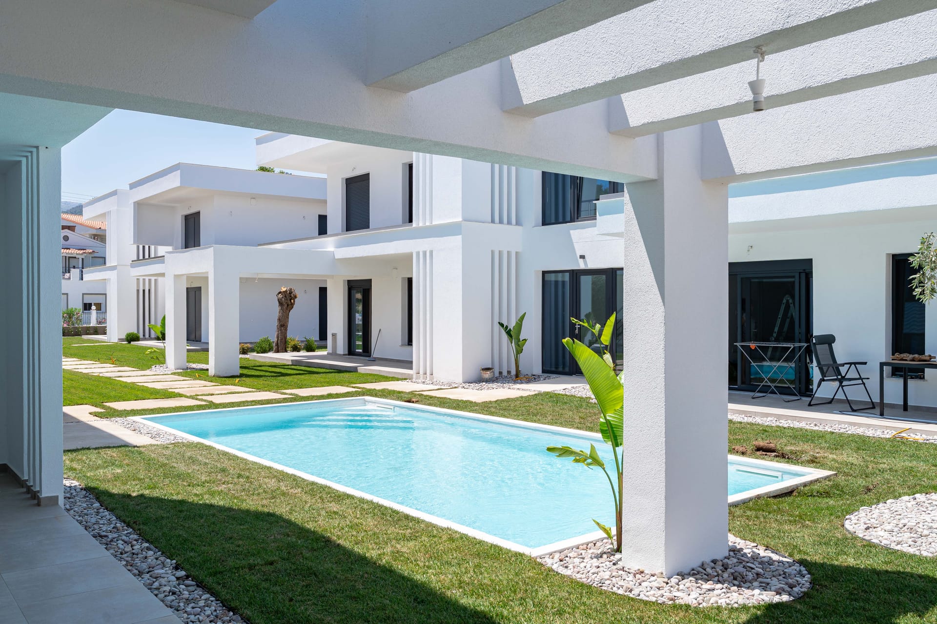 One-bedroom Apartment With Pool Access