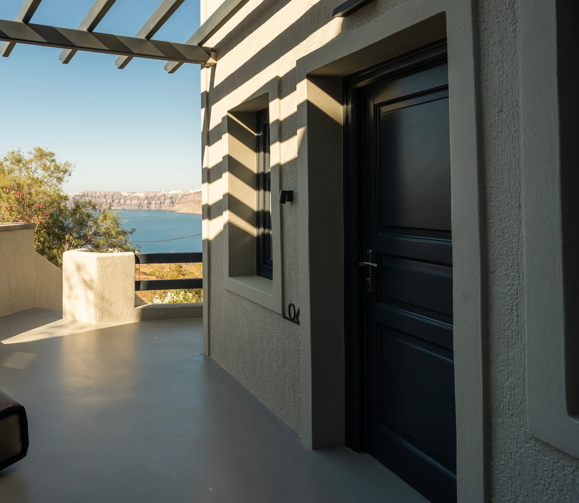 Split level Junior Suite with Caldera View