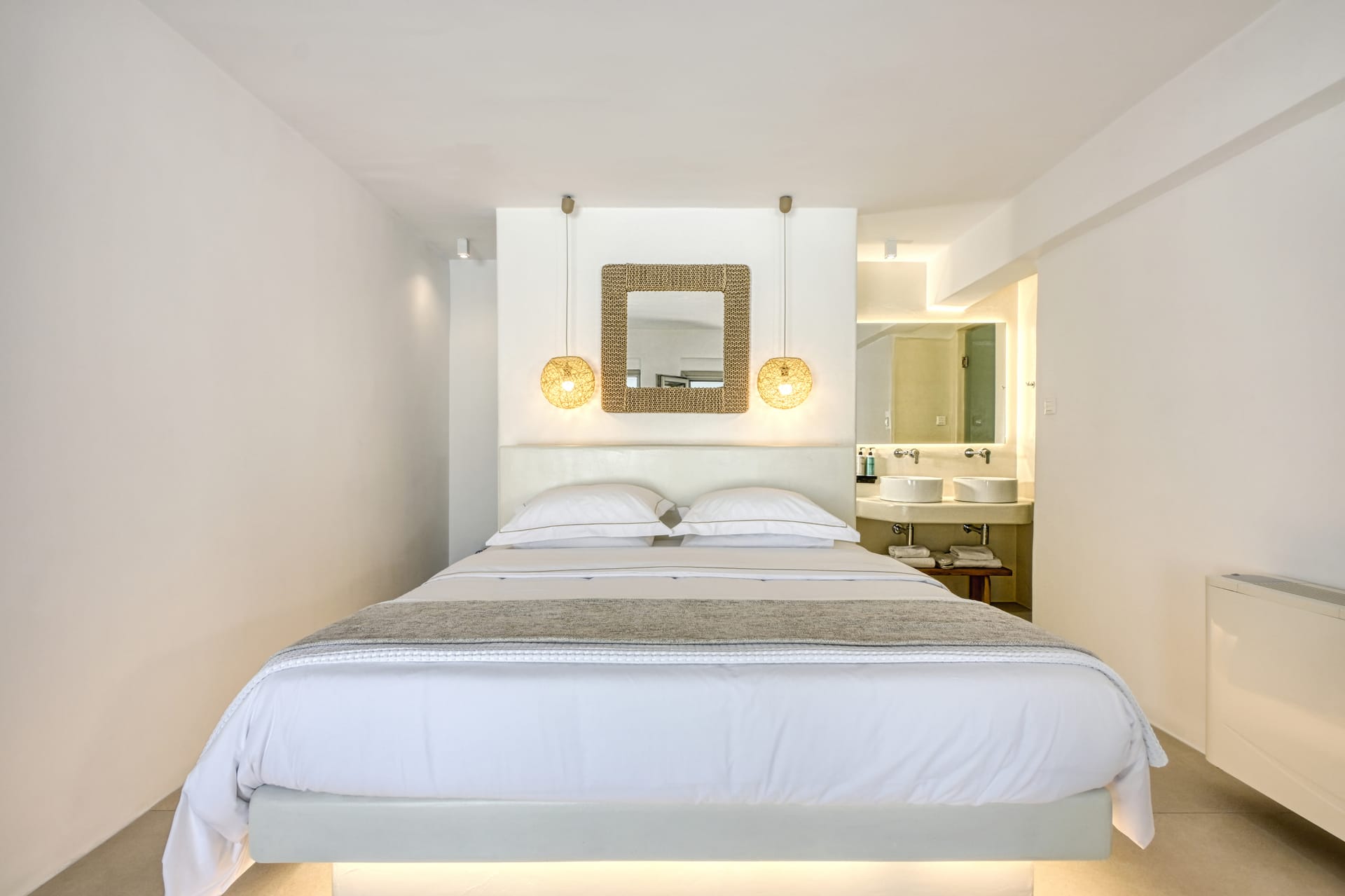 Deluxe Room Pool/Jacuzzi View