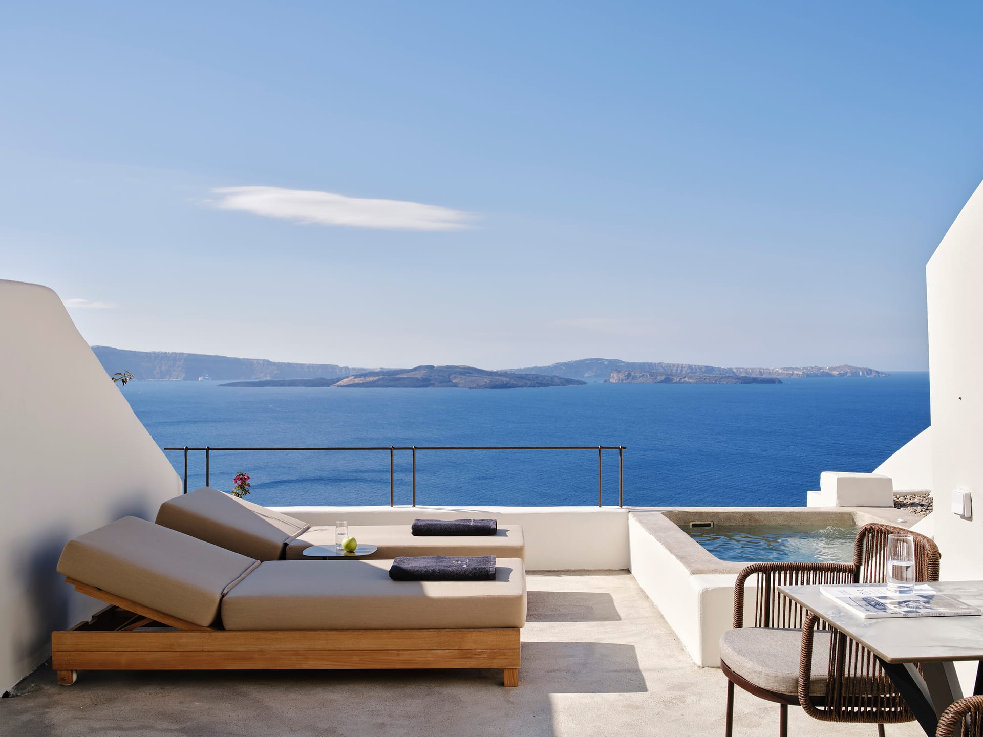 Deluxe Suite with outdoor Hot tub
