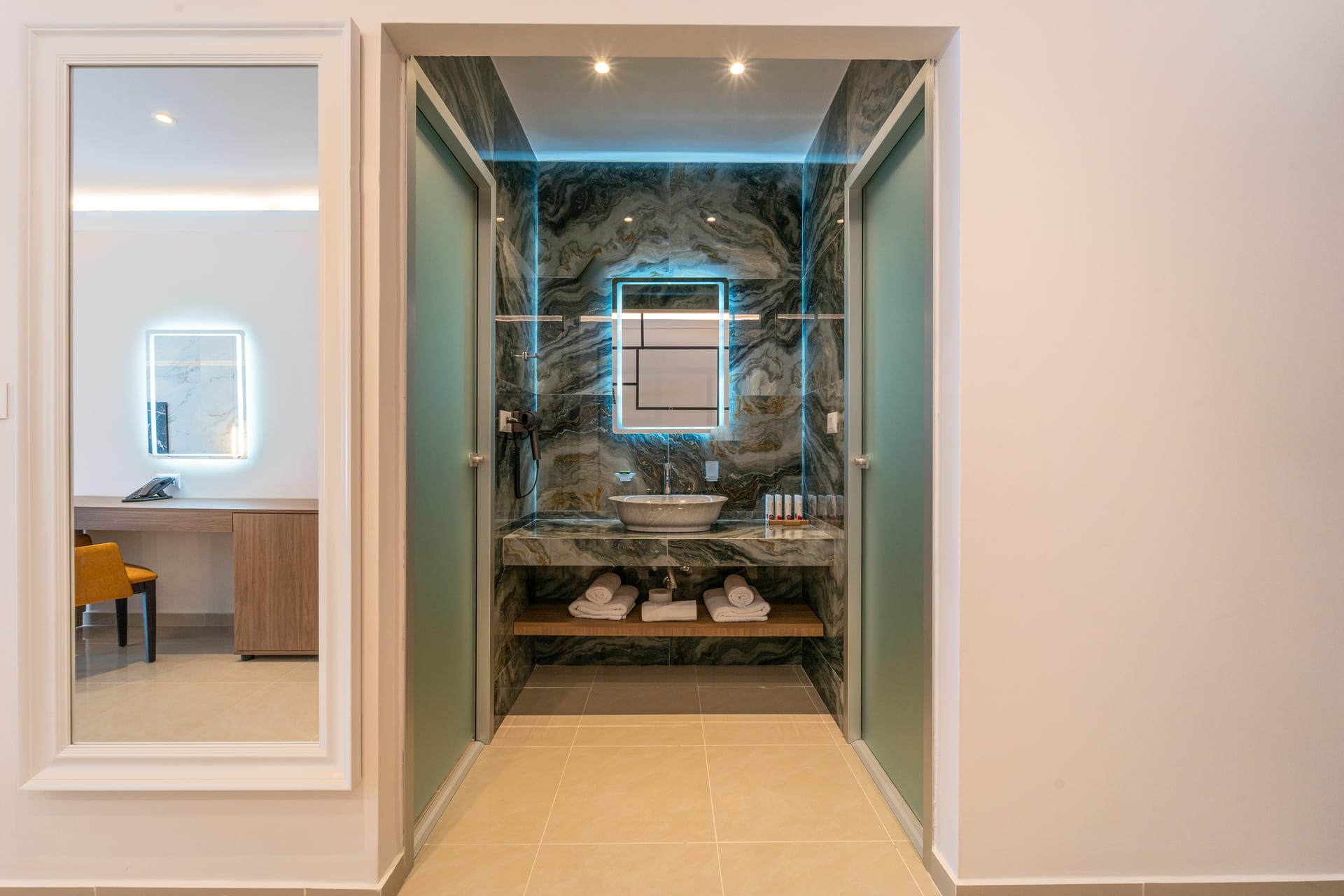 Philia Center Suites - DLXJN - 2