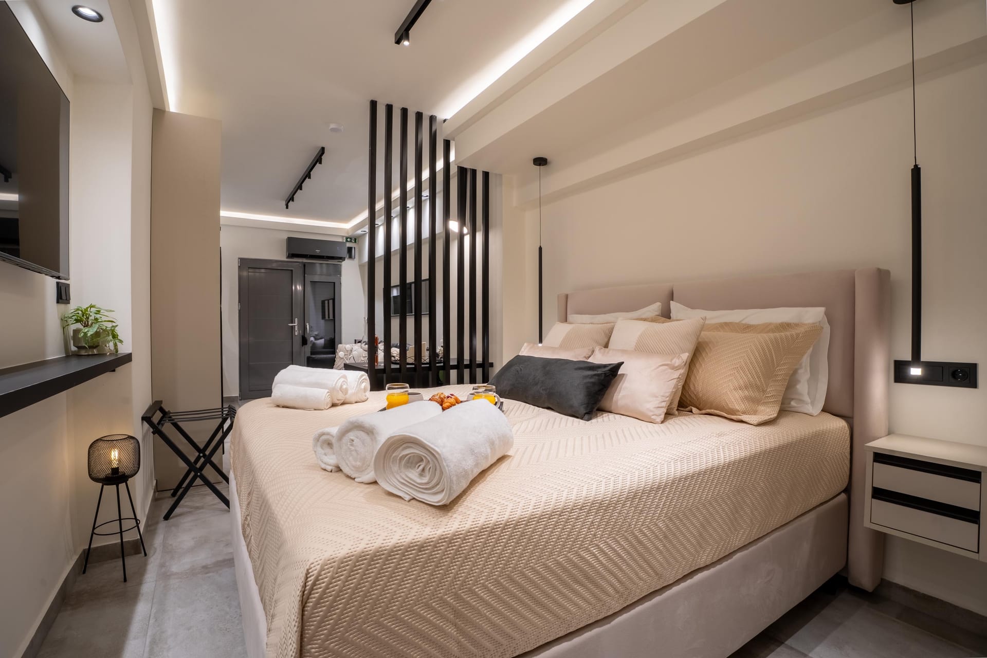 Monte Smith Luxury Suite 1