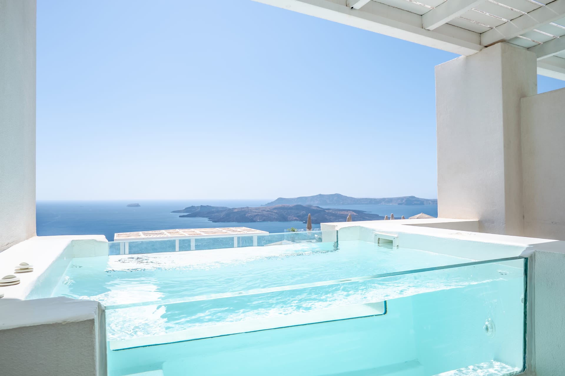 Crystal Deluxe Double with Hot Tub and Caldera View