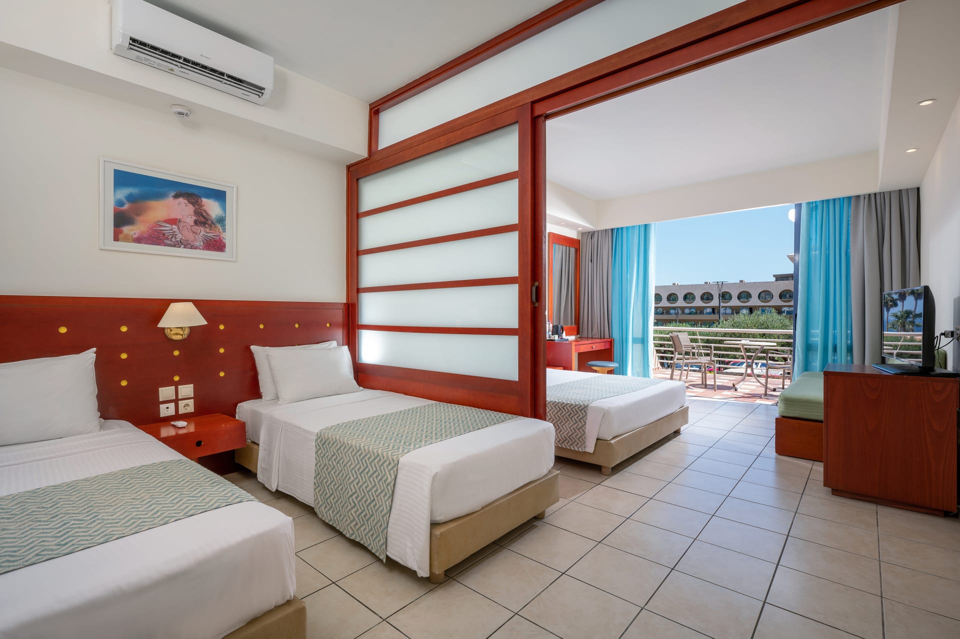 Economy Family Room with Land View (5 persons)