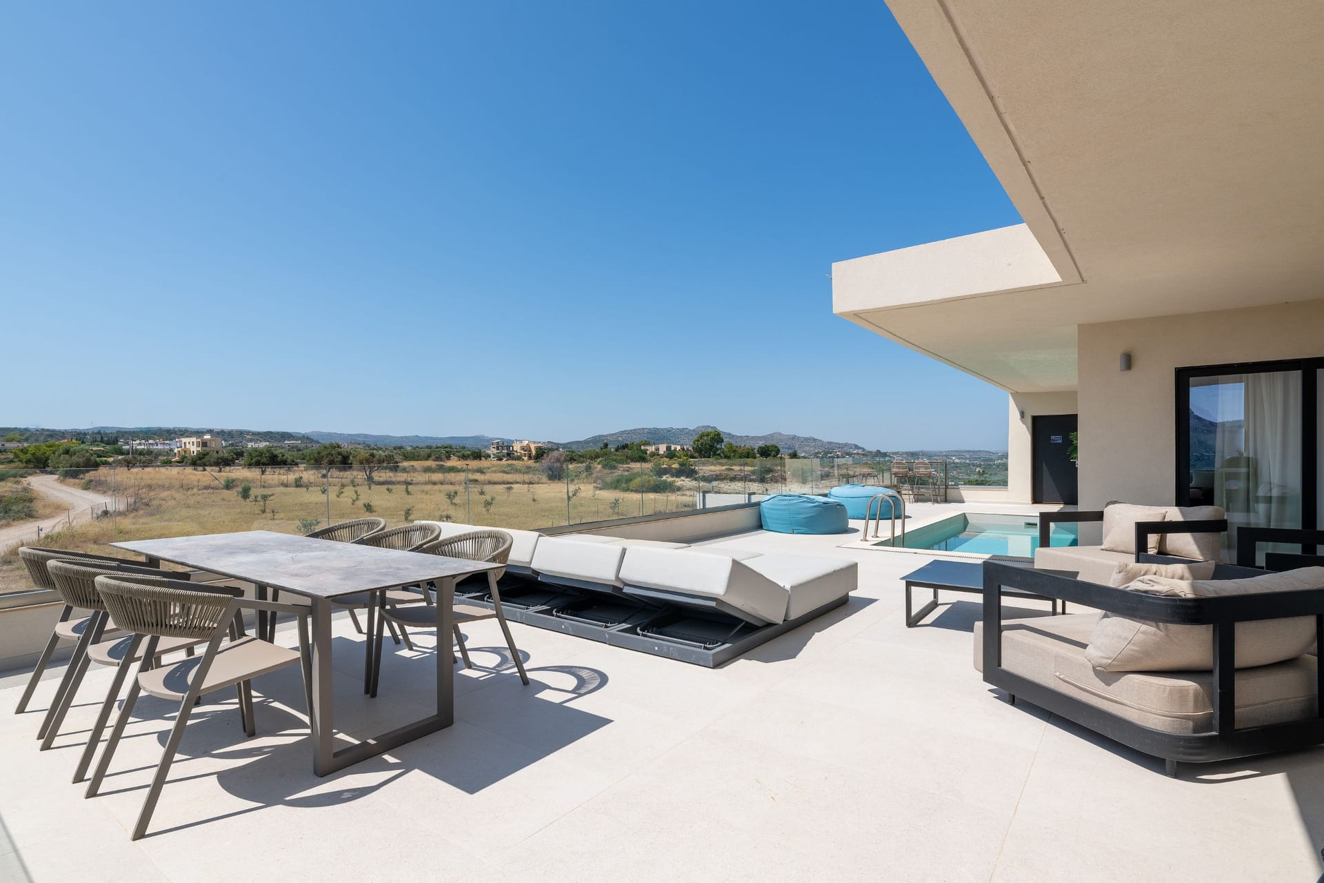 Trapezia Luxury Living – Turquoise