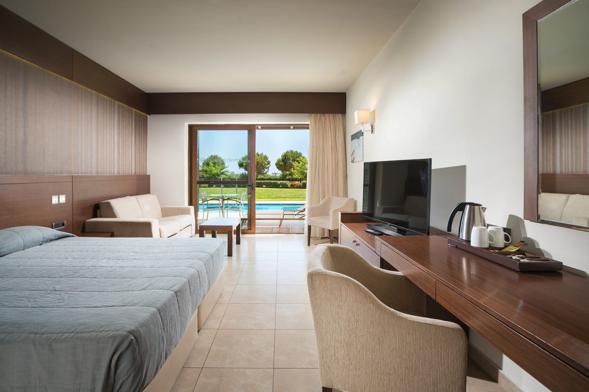 Twin Swim Up Room