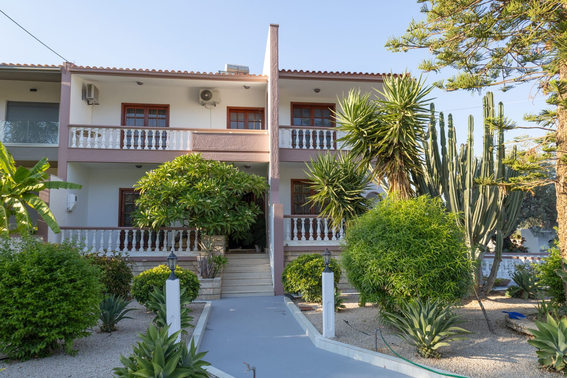 Makiaris Villa