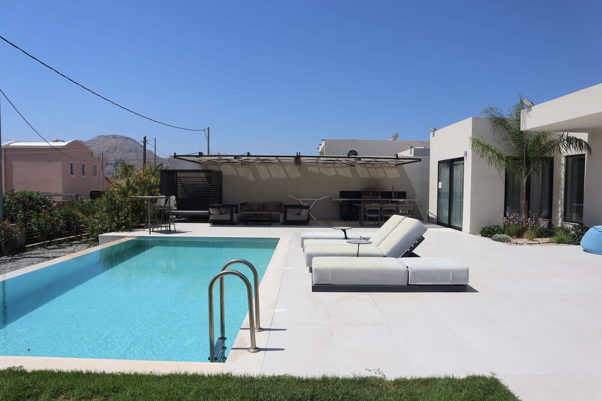 Trapezia Luxury Living – Moonstone