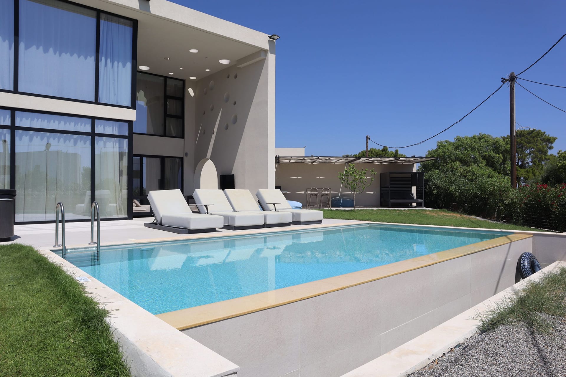 Trapezia Luxury Living – Morganite
