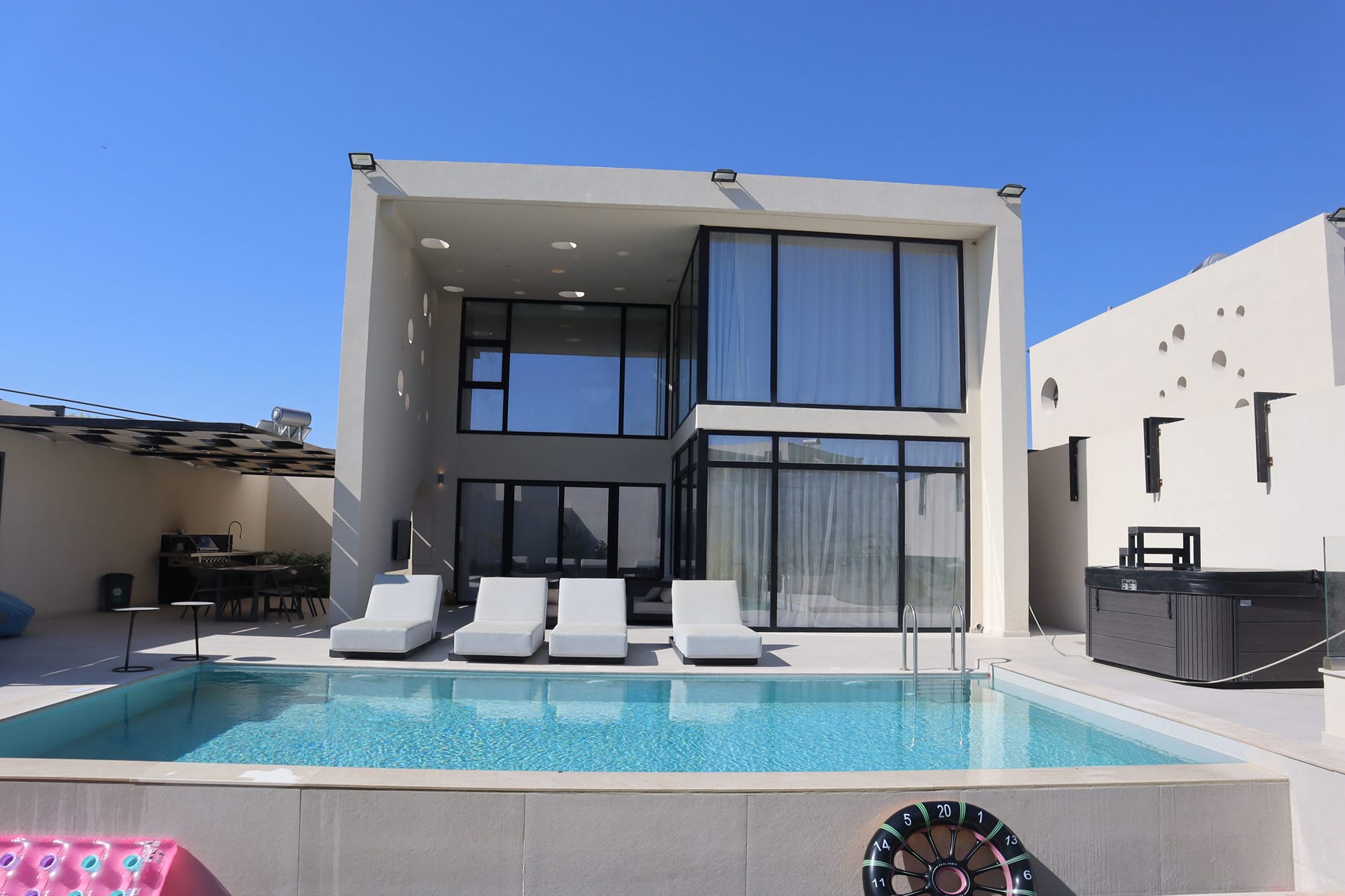 Trapezia Luxury Living – Tourmaline