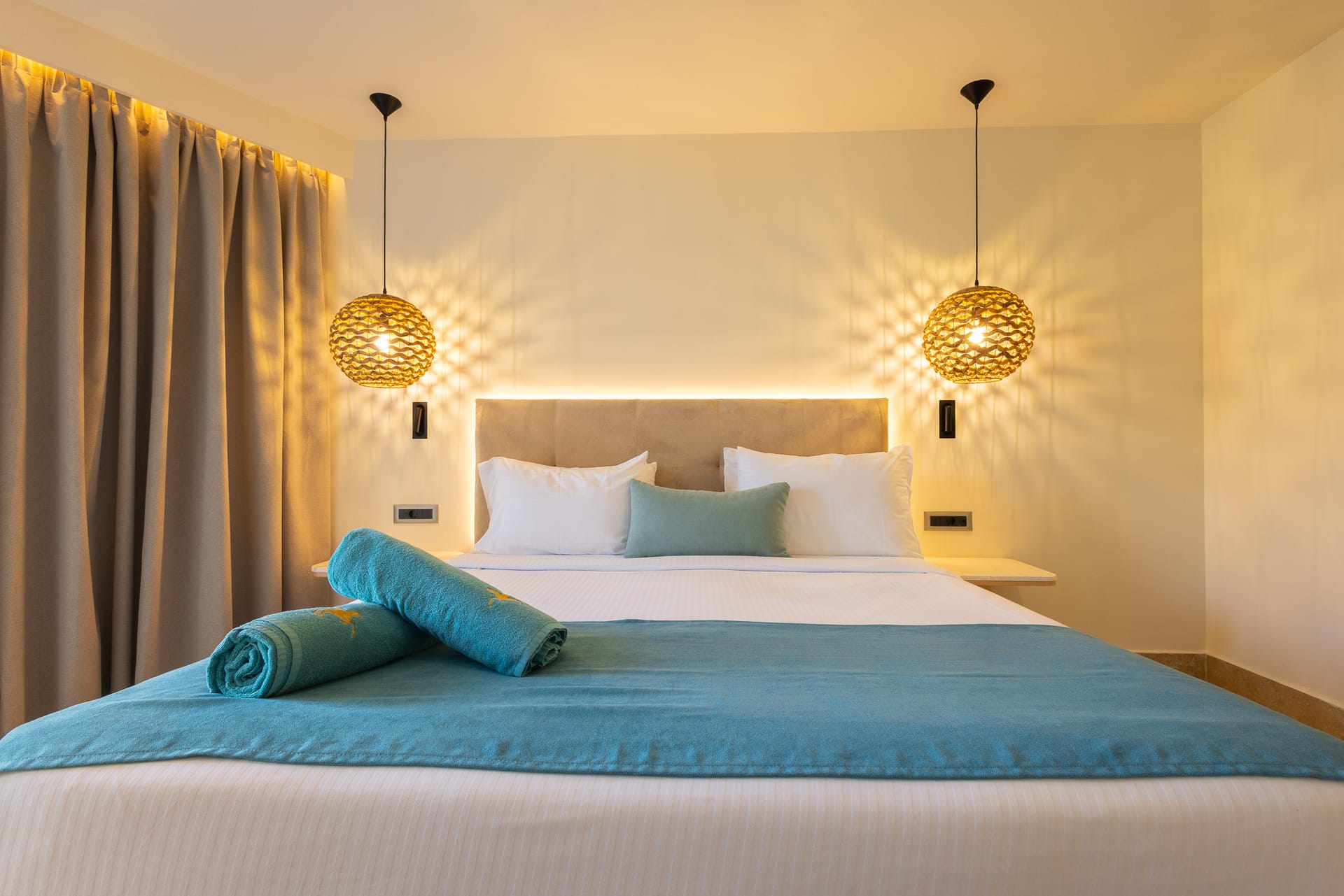 Grand Suite Swim-Up Sharing pool