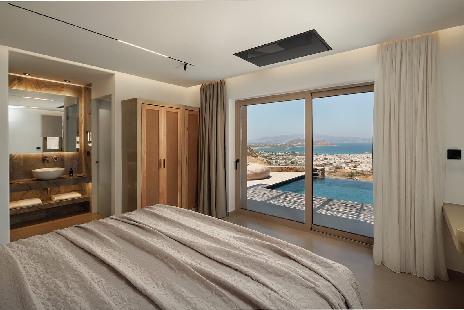 GKF Luxury Suite with Panoramic Sea View
