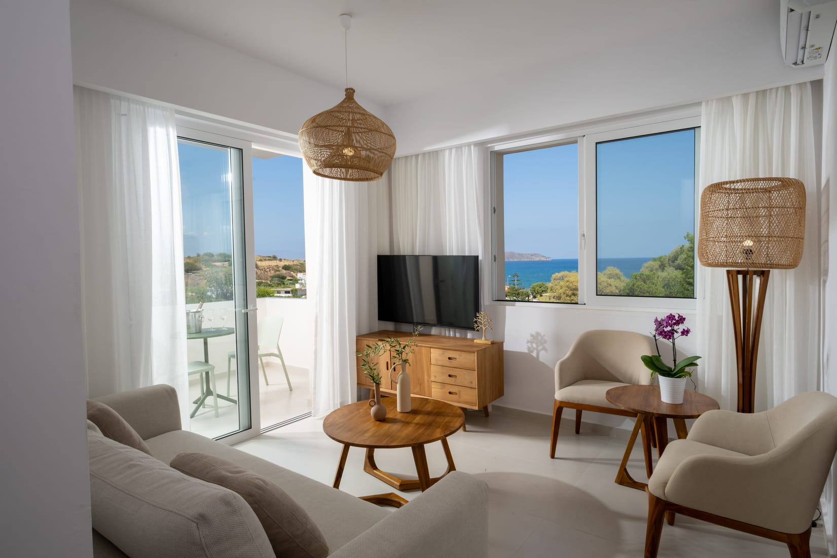 ONE BEDROOM APARTMENT