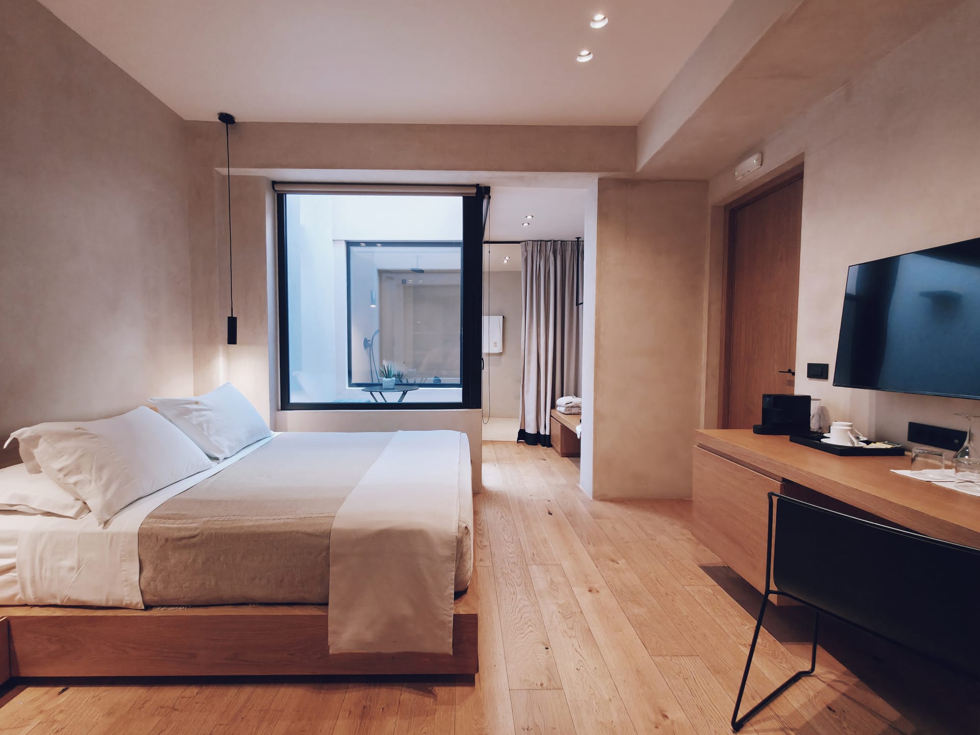Design Suite with Indoor Hot Tub