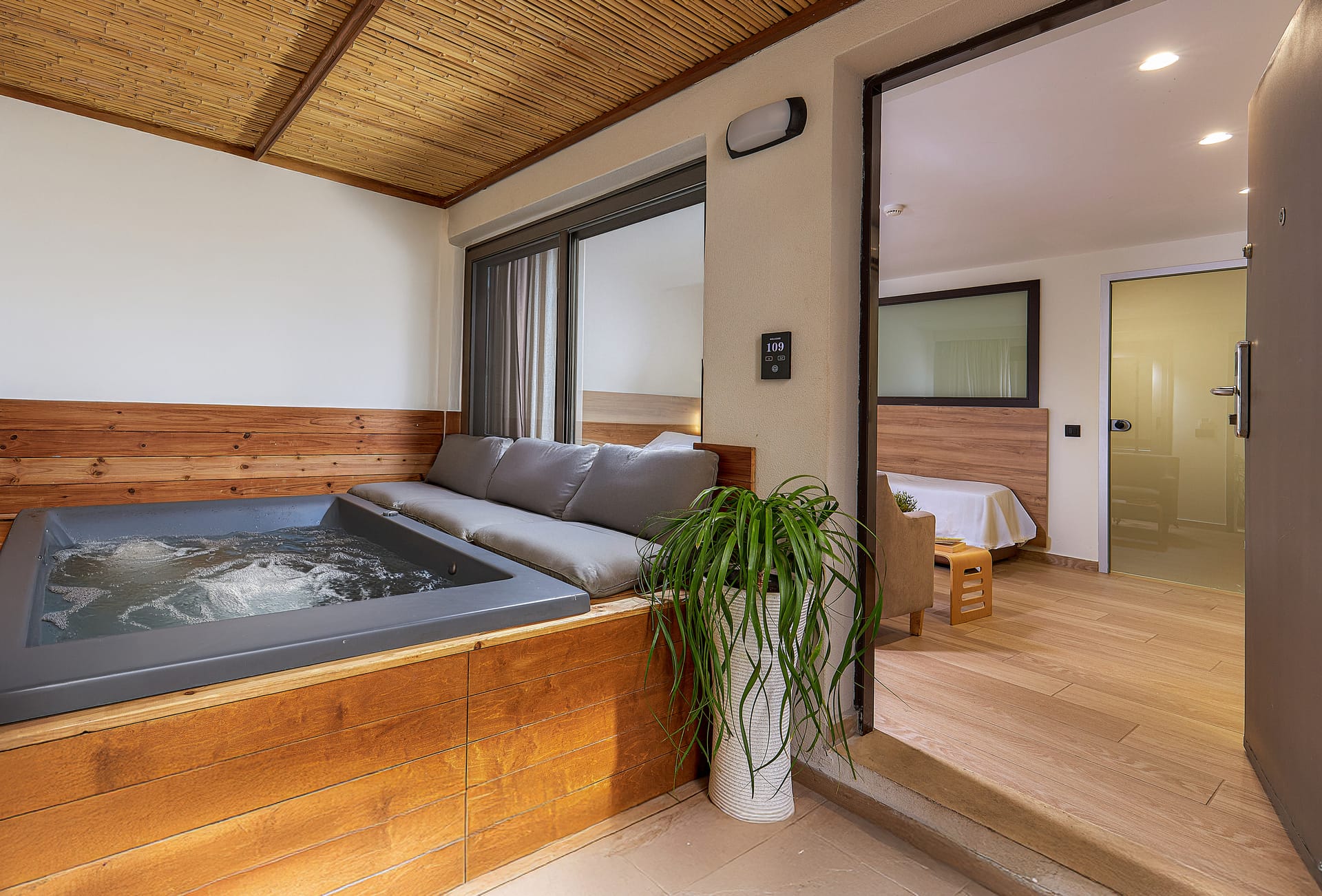 Two Bedroom Apartment Jacuzzi