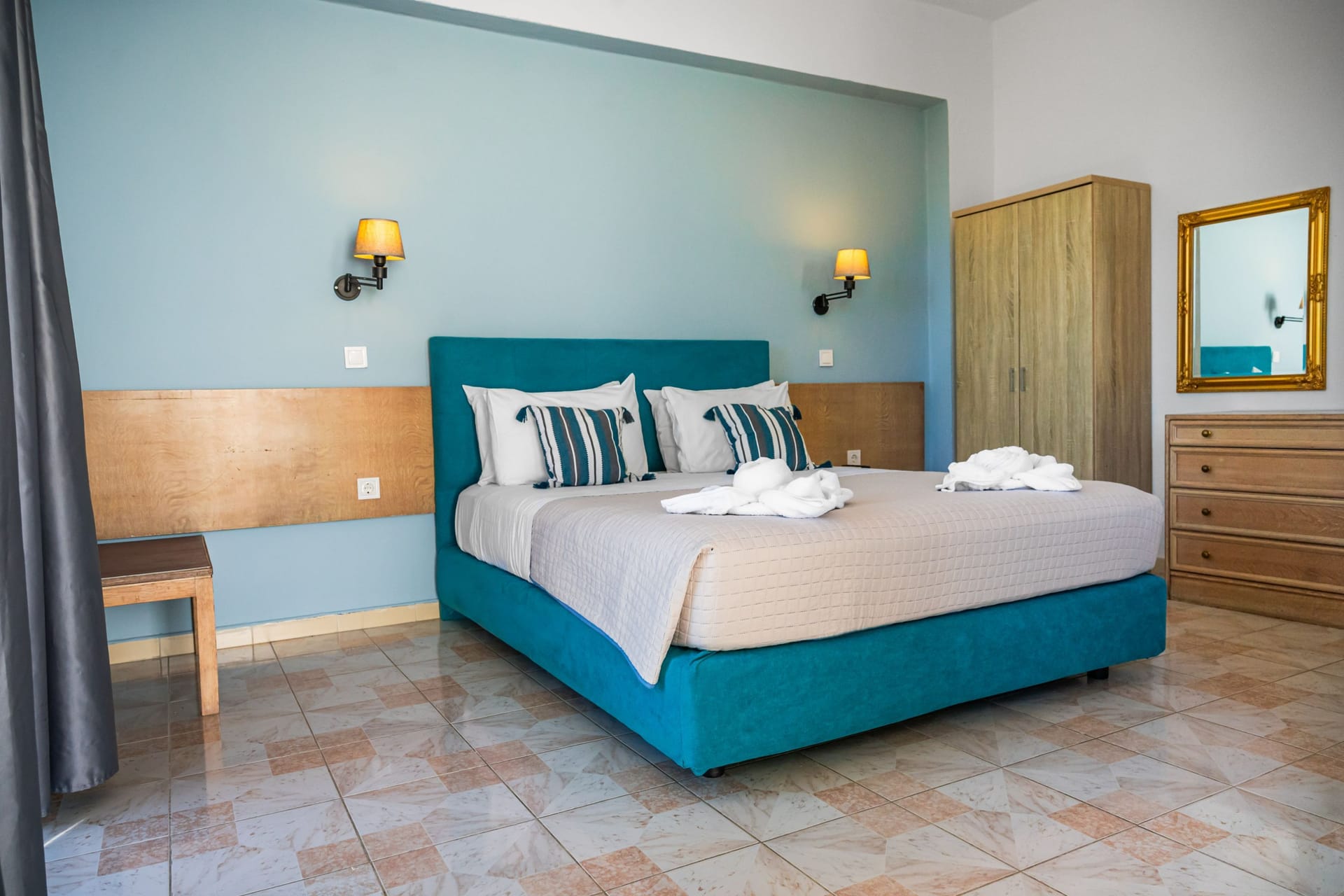 Eva’s Rooms -Room 4