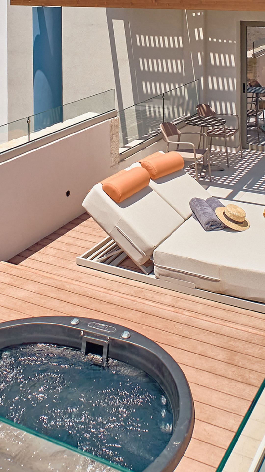 Deluxe Room Roof Top – Heated Hydro Tub