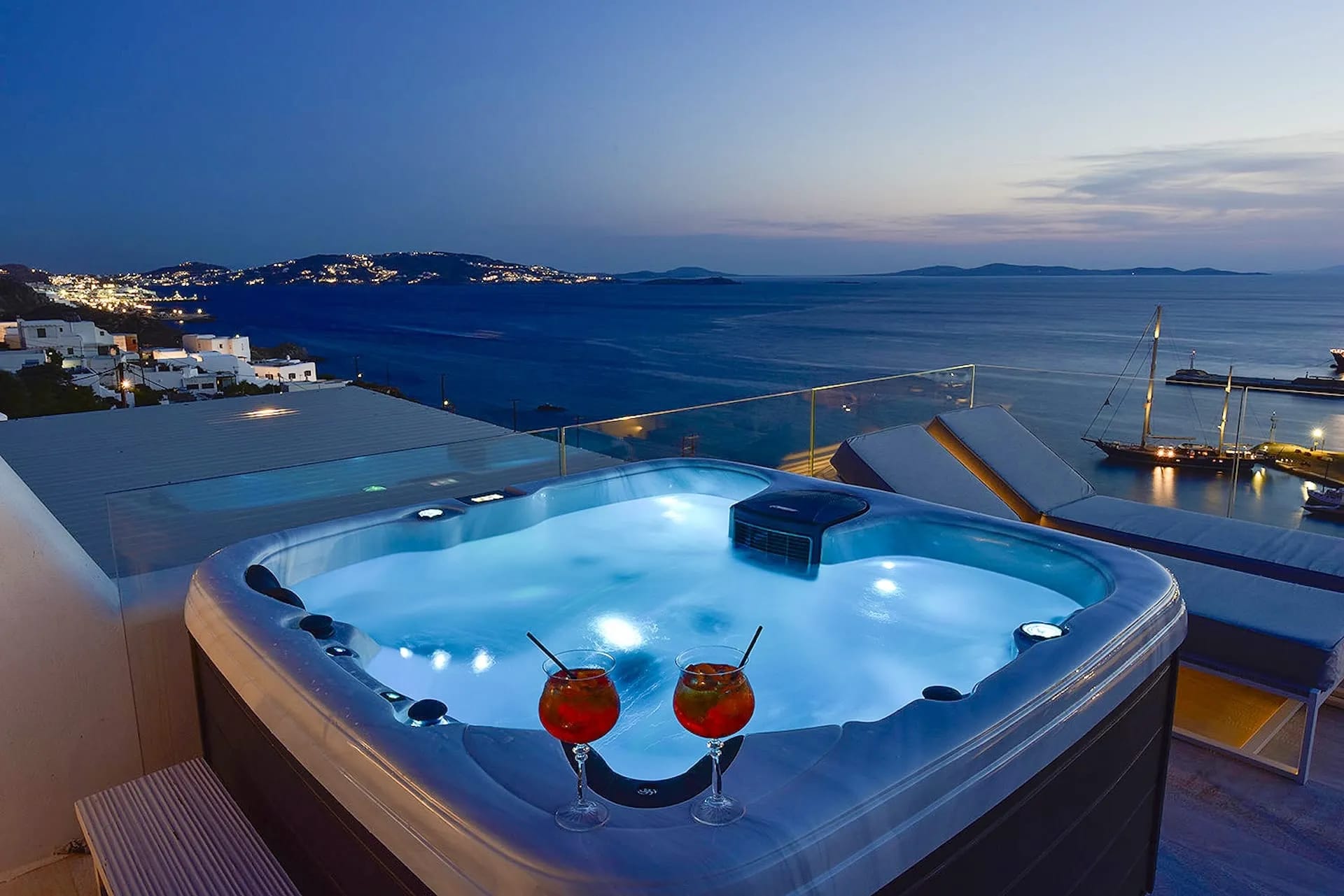 Glam Retreat Outdoor Hot Tub