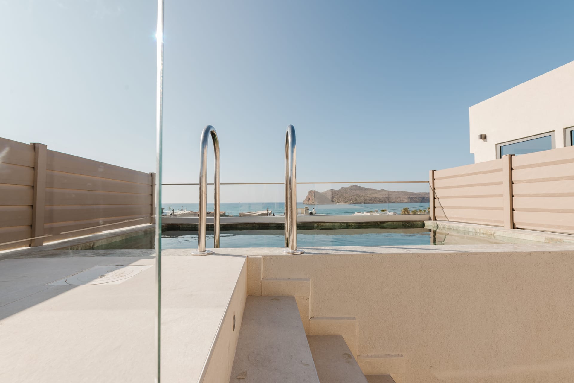 Zen Suite Split Level with Private Pool & Sea View