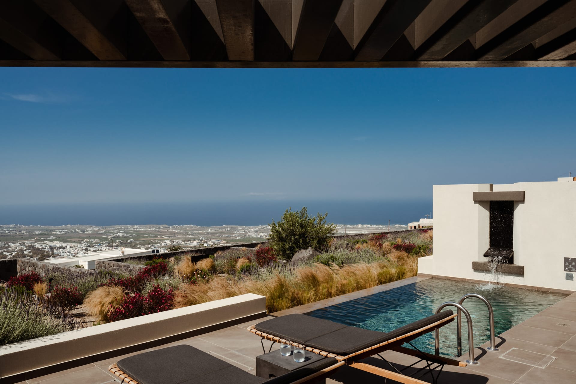 Exclusive Suite with Outdoor Private pool and Caldera View