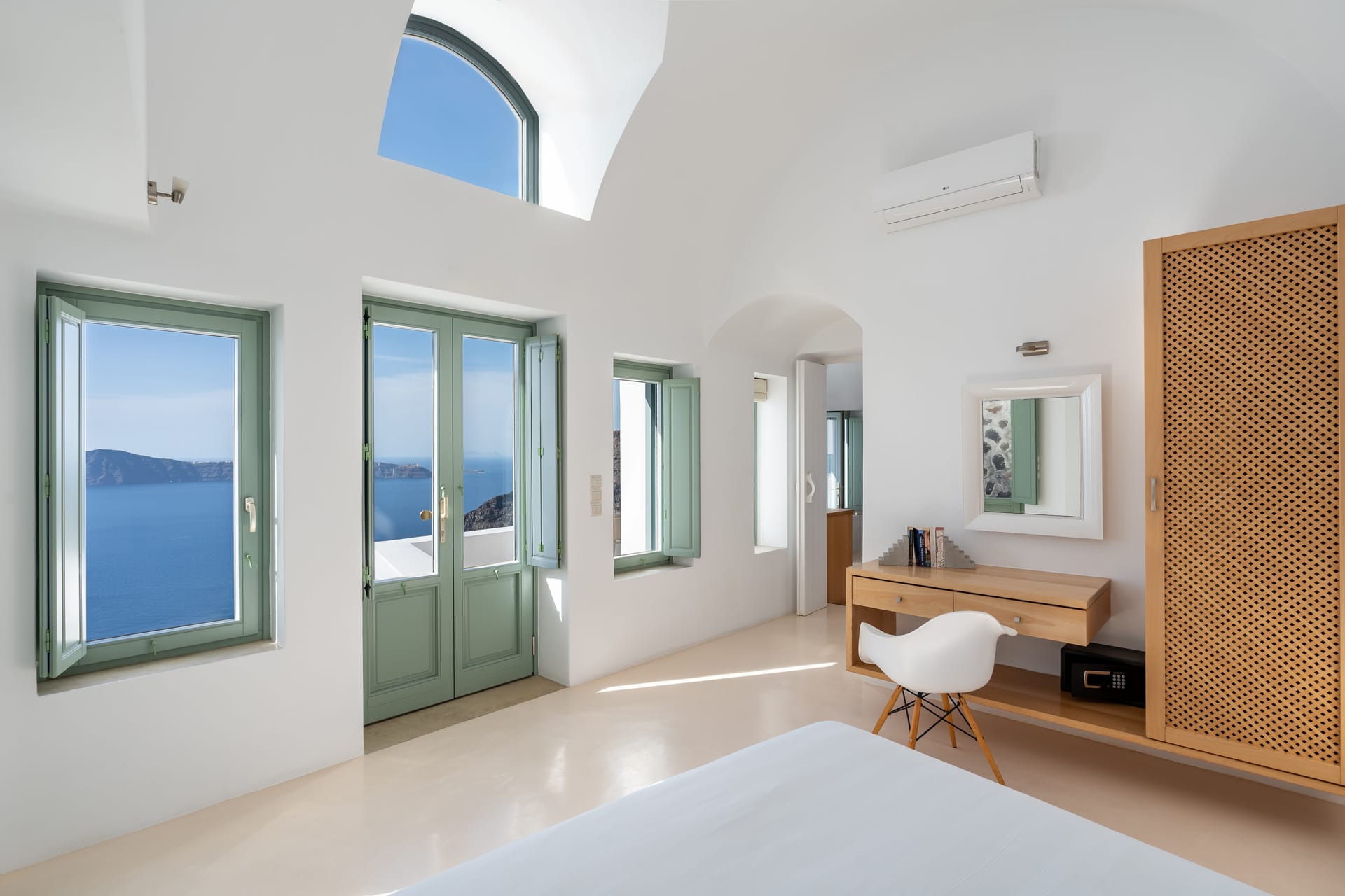 Executive Suite with Panoramic Caldera View