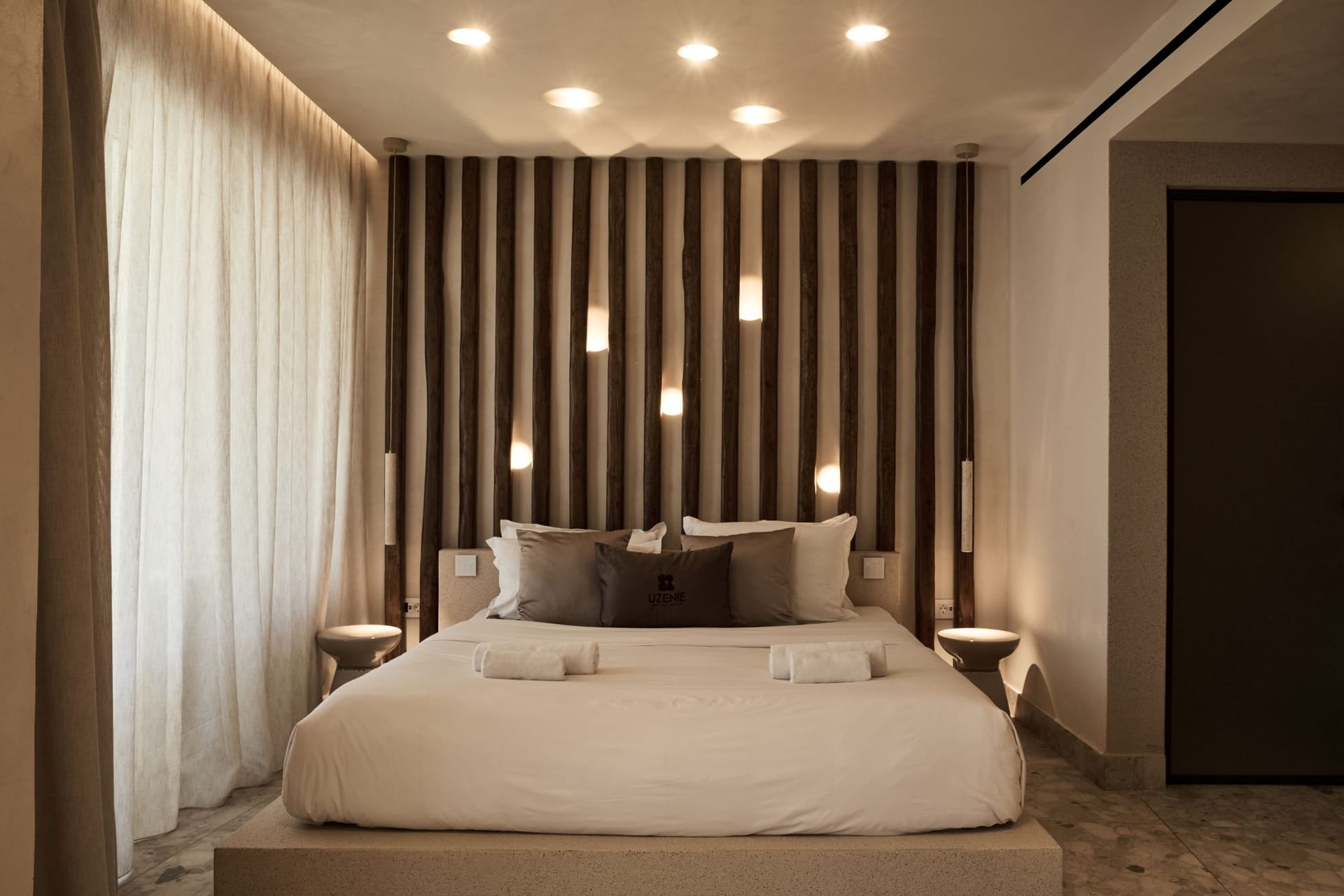 Starlight Suite with Outdoor Hydromassage Bathtub