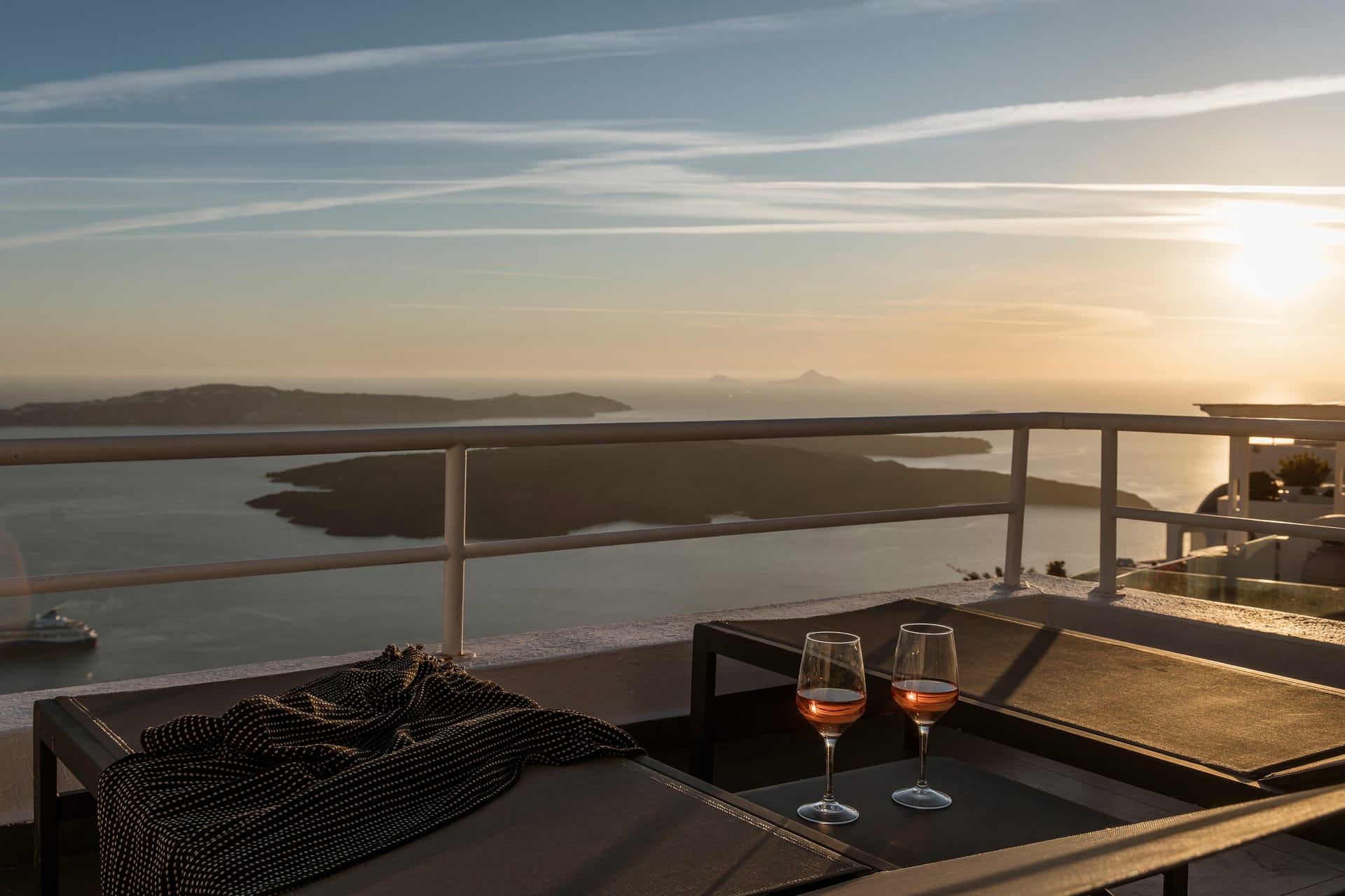 Aqua Luxury Suites Santorini - LOFT - 8