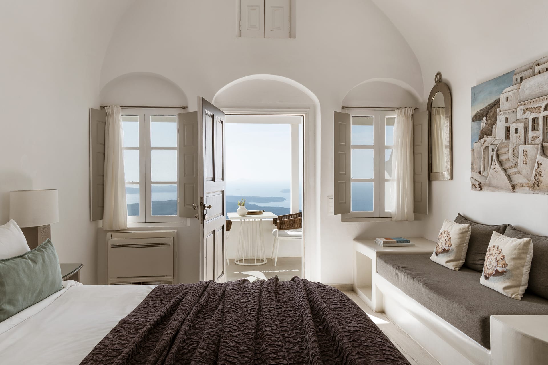 TWO BEDROOM JUNIOR SUITE – Panoramic Caldera & Volcano Sea View