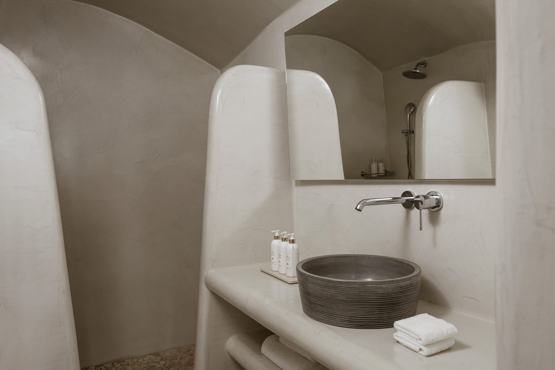 Aqua Luxury Suites Santorini - TWJUNI - 6