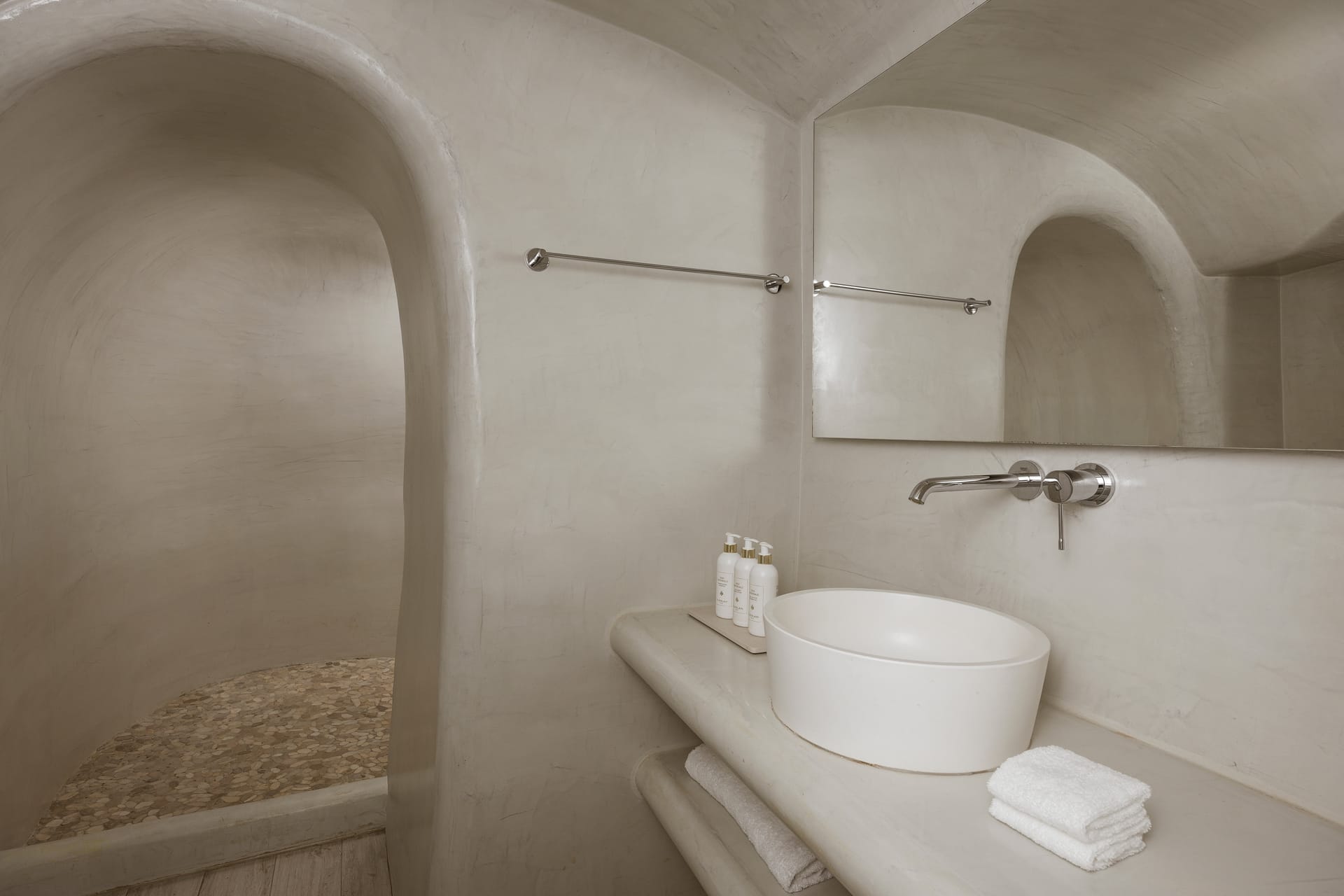 Aqua Luxury Suites Santorini - TWJUNI - 9
