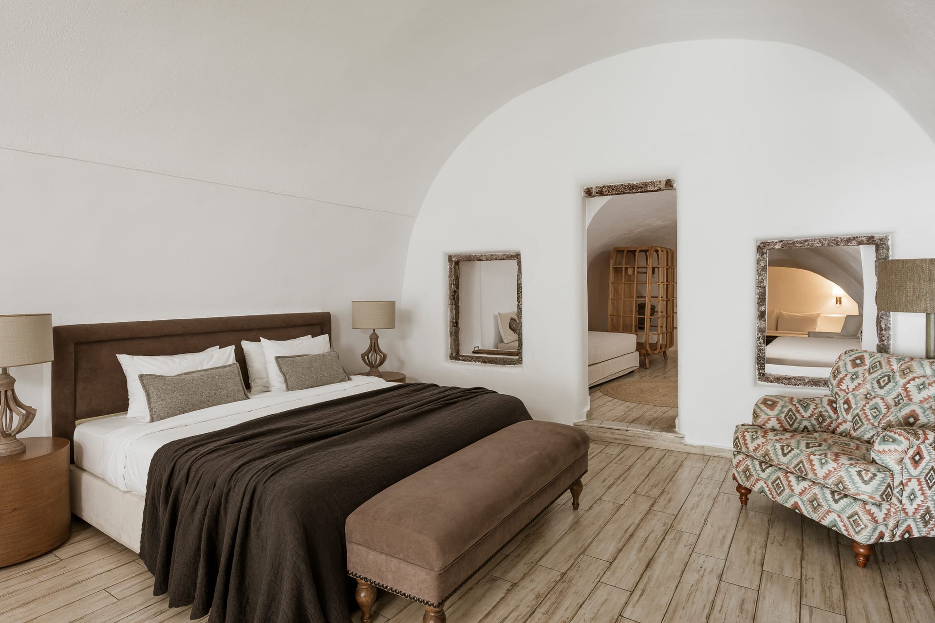 TRADITIONAL CAVE SUITE