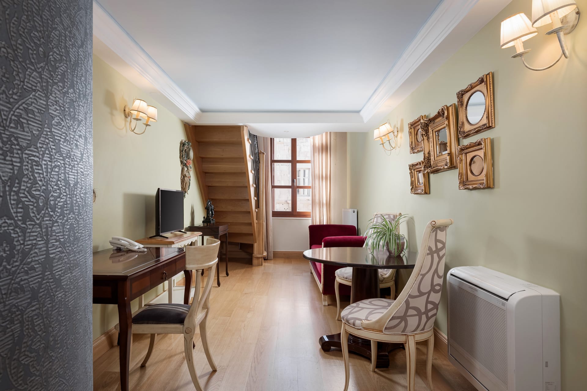 Deluxe Suite with City View