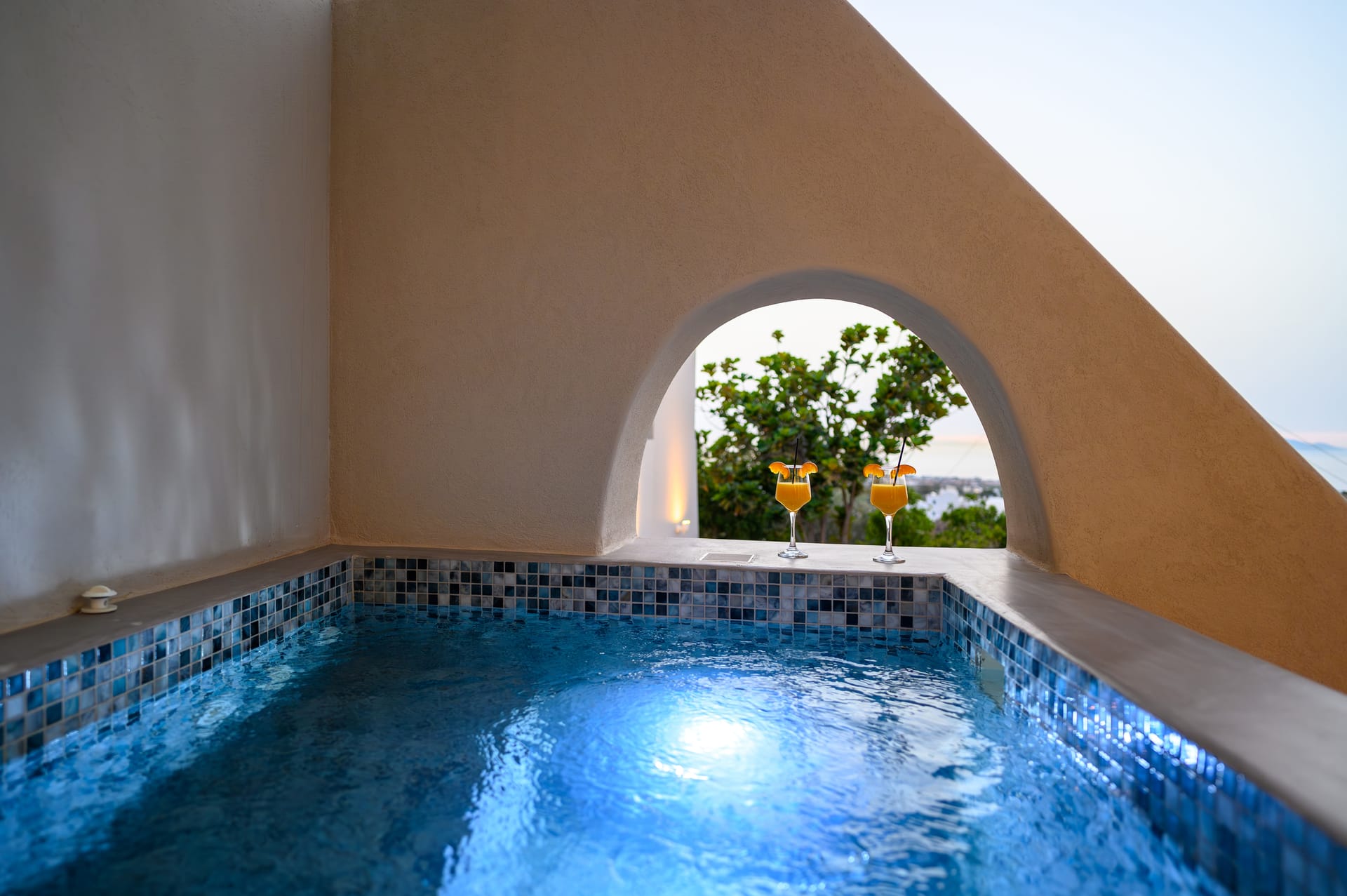 Galaria Serenity Villa with outdoor Hot Tub