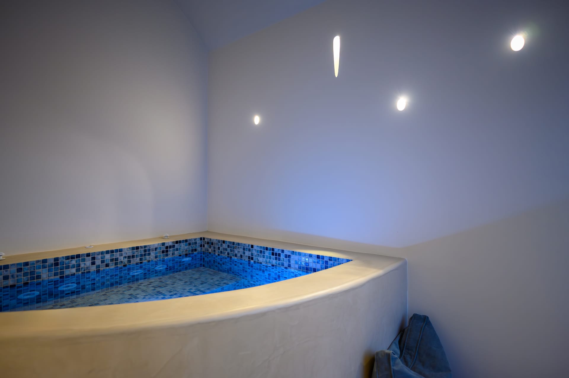 Estate Suite with Hot Tub