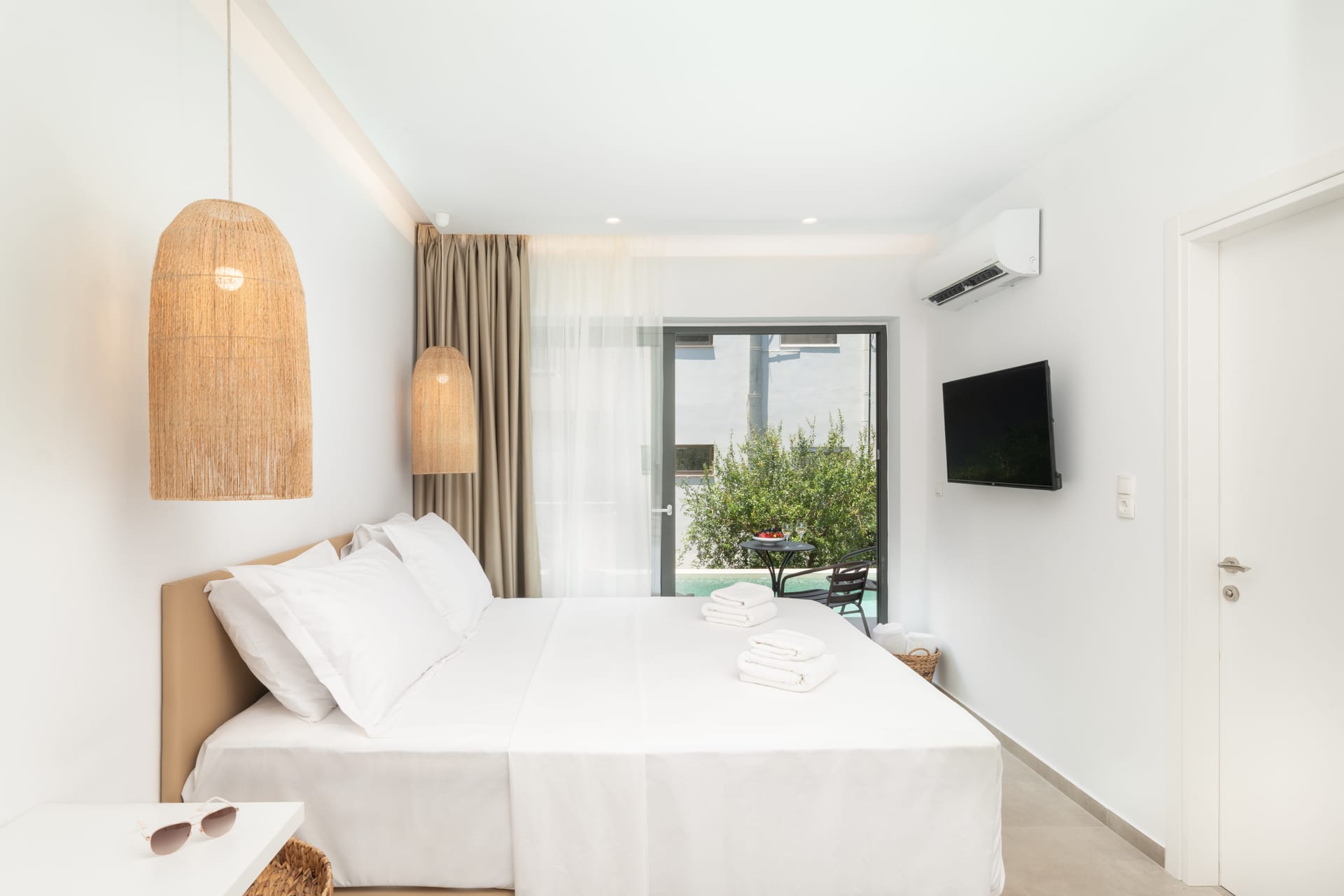 Superior Double Room Sharing Pool