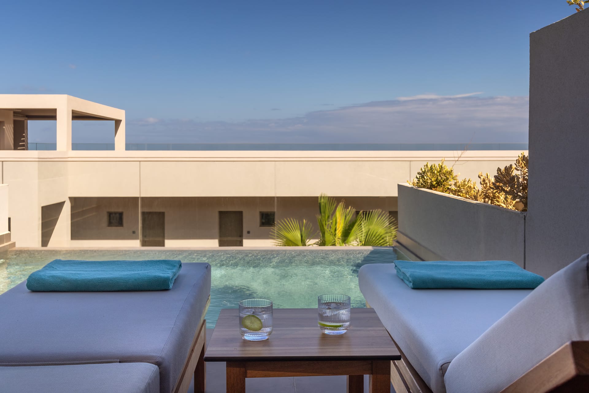 Ivory Gold Suite Side Seaview Individual Pool