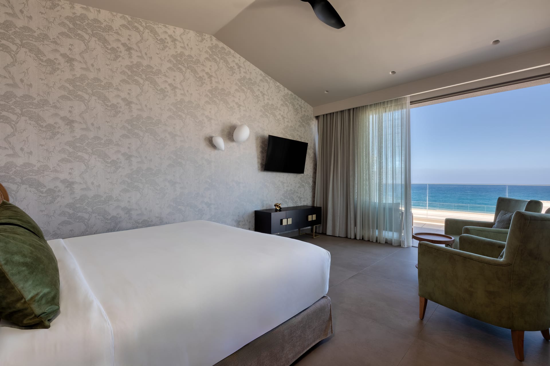 Champagne Gold Signature Suite Seaview Individual Pool