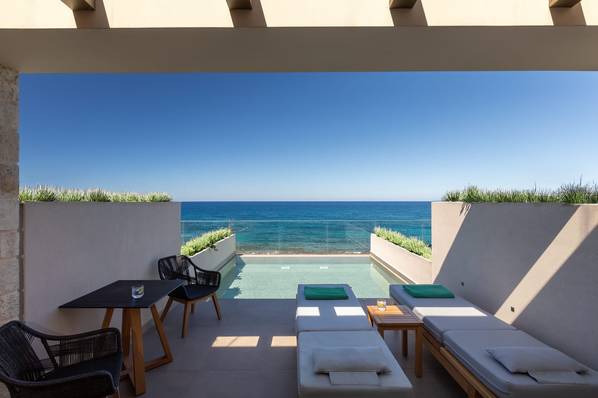 Ivory Gold Suite Seaview Individual Pool