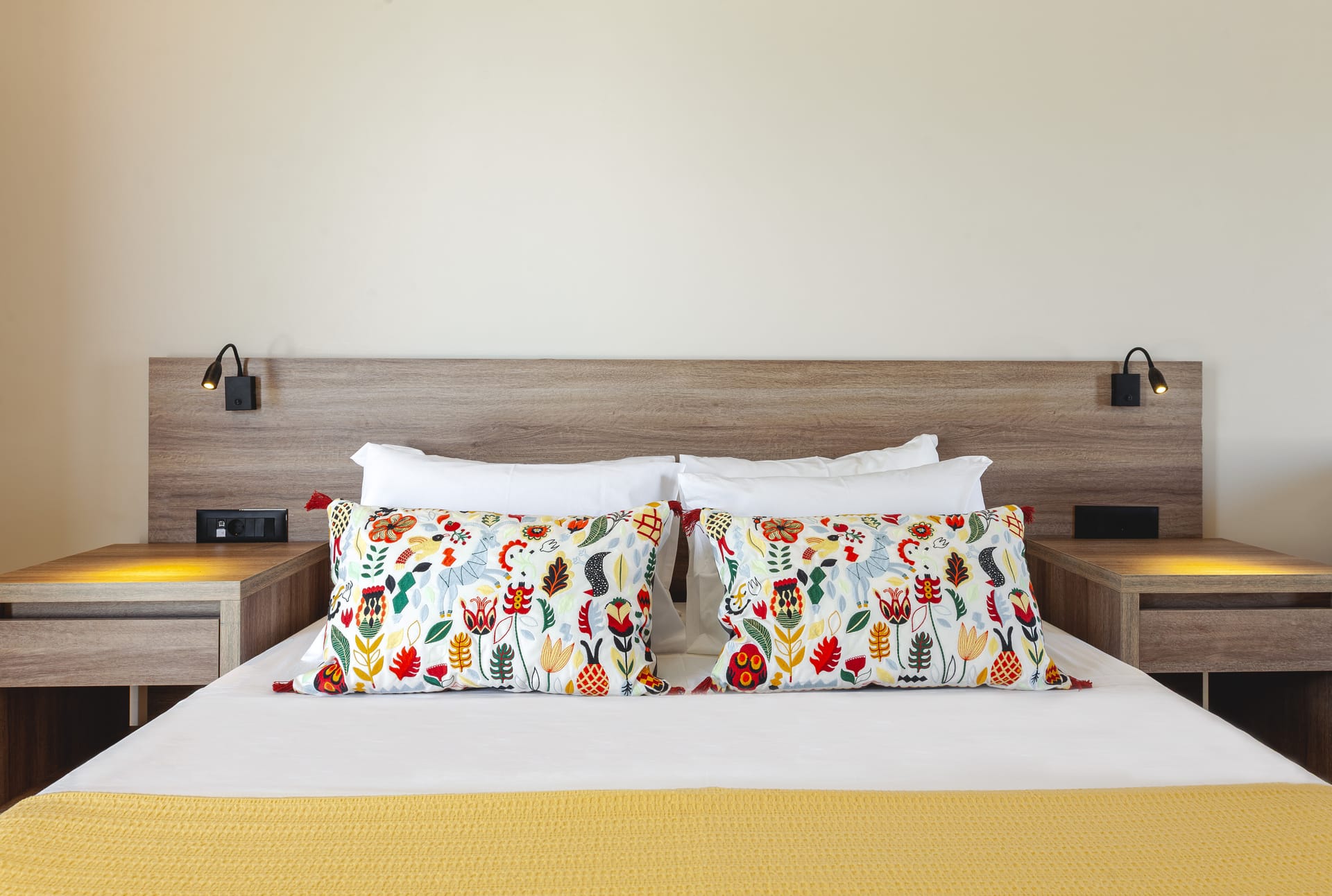 One Bedroom Deluxe Apartment | Land View