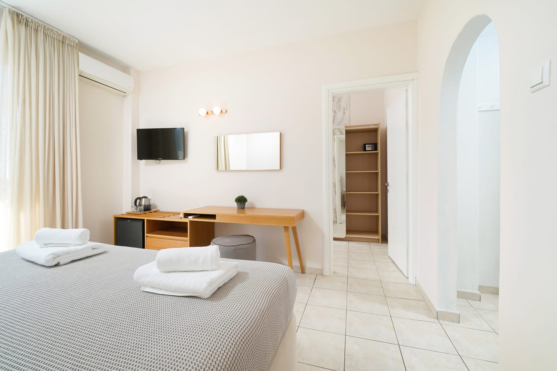 Suite with mountain view